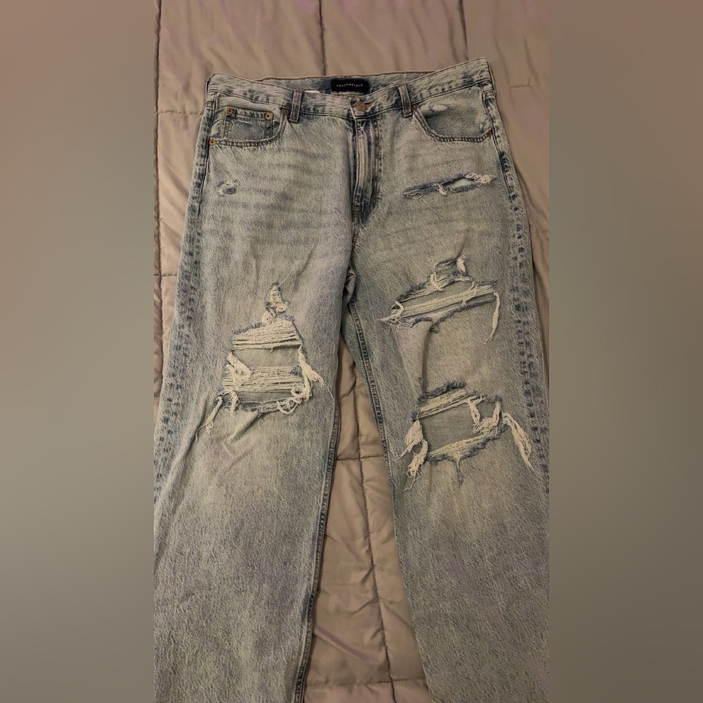 Aeropostale Women's Ripped Light Blue Jeans - Picture 2 of 6